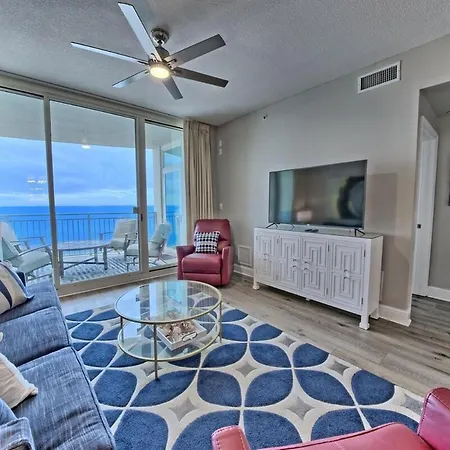 Aqua 707 Apartment